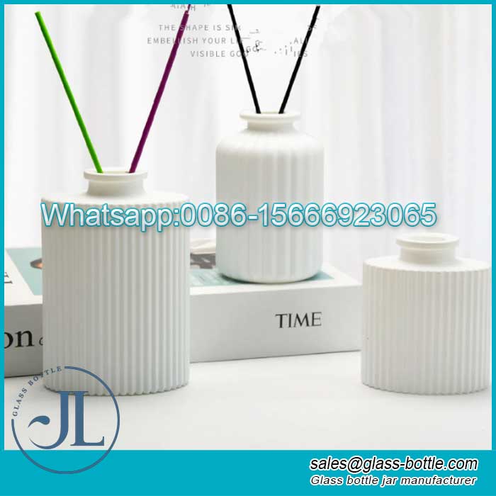 White Stripe glass aromatherapy bottle or Flower Vase supplier