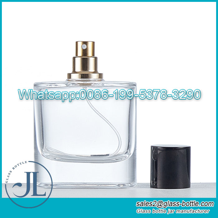 Perfume bottle with magnetic cap